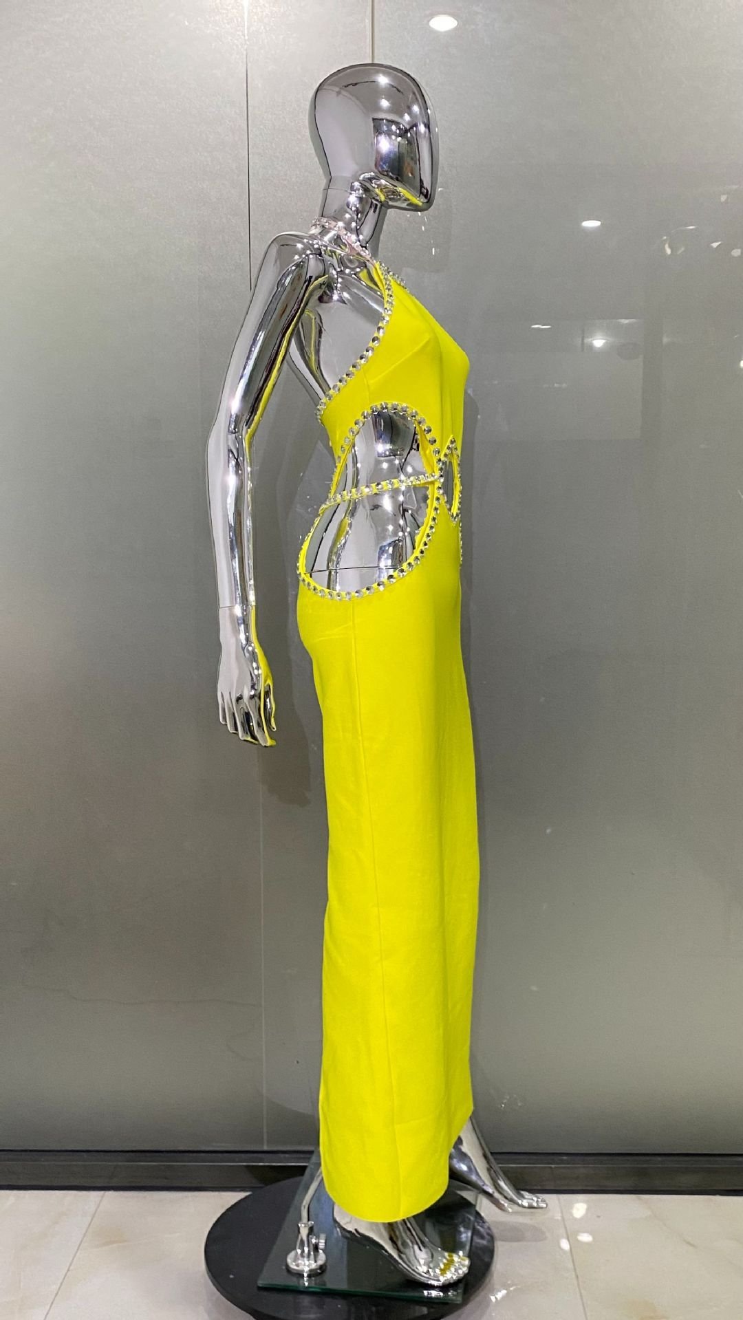 Hollow Rhinestone Edge Hanging Neck Lemon Yellow Dress - Image 3