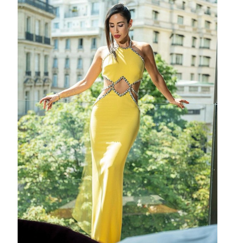 Hollow Rhinestone Edge Hanging Neck Lemon Yellow Dress - Image 7